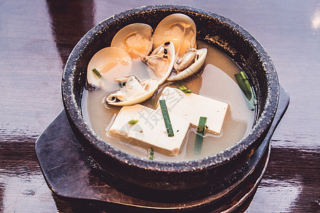 豆腐和贝壳 日本菜美食肉汤杯子餐厅大豆蔬菜海鲜食物图片