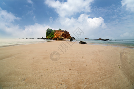 斯里兰卡Mirissa的沙沙热带海滩图片
