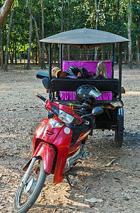 柬埔寨吴哥渡Tuk Tuk的亚洲计程车图片