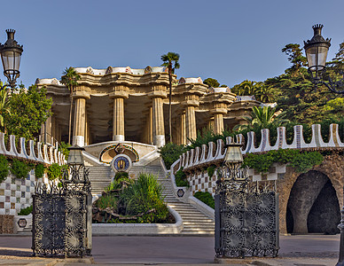 西班牙巴塞罗那安东尼高迪设计的奎尔公园图片