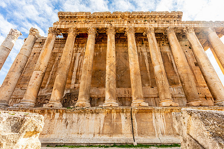古罗马拜克斯神庙的柱子和蓝色天空旅行建筑寺庙宗教废墟景点帝国上帝遗产建筑学图片