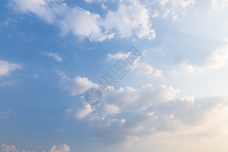 天空背景和云彩白色蓝色图片