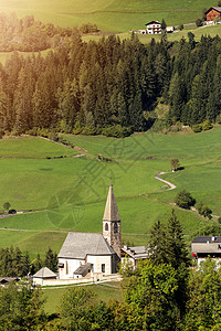 和Dolomites范围 Funes Sout高山教会天线墙纸旅游全景风景草地山峰地标图片