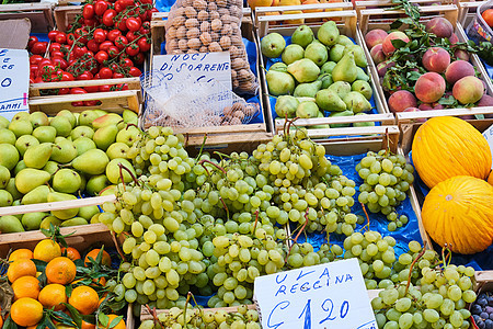 葡萄和其他水果桃子西瓜维生素收成团体市场贸易饮食树叶蔬菜背景图片