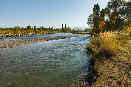 哈萨克斯坦与吉尔吉斯斯坦交界的楚河 中河旅游天空溪流荒野旅行石头远足反射走廊栅栏图片