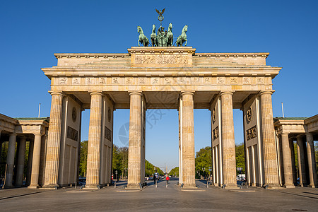 柏林勃兰登堡门阳光纪念碑游客历史性地方观光全景雕像建筑地标图片