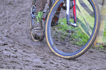 赛场泥泥泥的自行车链运动越野赛轮子挑战运动员自行车赛车手速度竞赛竞争图片