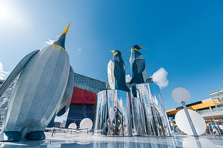 日本日本OSAKA — 2020年2月6日至6日;大阪企鹅雕塑图片
