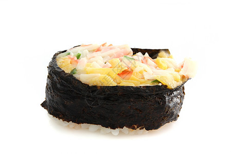 白背景孤立的沙拉花式寿司图片