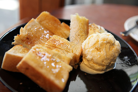 蜂蜜吐司加冰淇淋杯子小吃饮食蜂蜜液体牛奶烹饪食物水果甜点图片