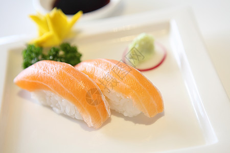 沙门寿司食物饮食午餐文化海藻海鲜美食盘子用餐美味图片