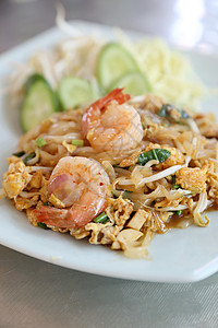 面条和上面有虾 泰国食物筷子豆芽柠檬餐厅美食海鲜烹饪蔬菜花生坚果图片