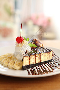 芝士蛋糕和巧克力酱汁糕点美味甜点食物宏观水果美食奶油熟食浆果图片