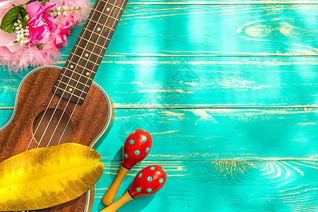 Ukulele  Ukulele 背景夏威夷的 Ukulele 音乐教学乐器细绳吉他旅行假期蓝色背景图片