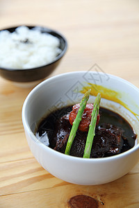 日式日本口型的牛胸猪肚筷子美味胡椒皮肤午餐营养盘子生活餐厅油炸图片
