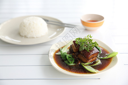 日式日本口型的牛胸猪肚胡椒盘子生活食物猪肉烹饪蔬菜筷子蒸汽餐厅图片