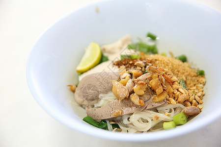 泰式泰国食用汤面面条餐厅食物蔬菜课程营养胡椒烹饪饮食盘子传统图片