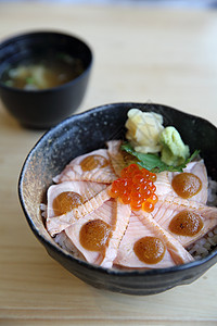 鲑鱼寿司大米烹饪盖饭教师盘子海鲜鱼片美食鱼子大学食物图片