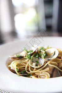 意大利面条 蛤和辣椒海鲜食物饮食香菜营养美食烹饪盘子草本植物午餐图片