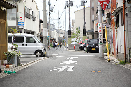 在日本的街道上墙壁病房小路植物岩石旅游地标花园建筑学建筑物图片