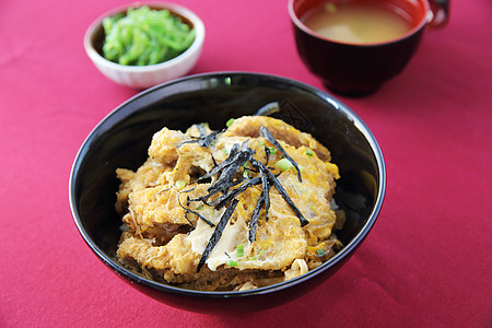 炒猪头松午餐油炸蔬菜筷子白色布塔食物餐厅美食图片