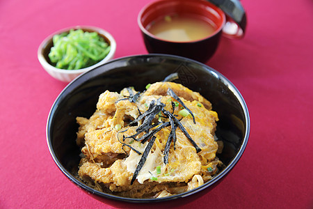 炒猪头松餐厅油炸蔬菜筷子美食布塔午餐食物白色图片