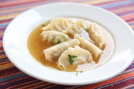 元汤午餐肉汤饺子生活美食勺子食物筷子面条木头图片