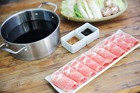 牛肉shabu shabu白色牛肉蔬菜美食食物红色烹饪餐厅猪肉盘子图片