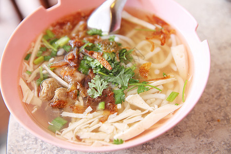 越南面条白色蔬菜肉汤美食筷子辣椒食物洋葱牛肉香菜图片