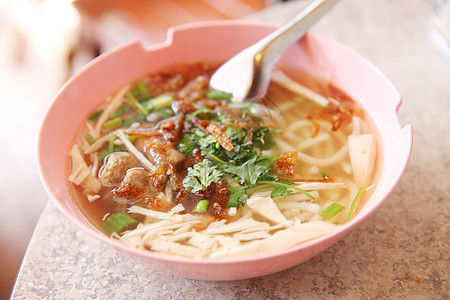 越南面条香菜午餐白色辣椒肉汤洋葱食物蔬菜美食牛肉图片