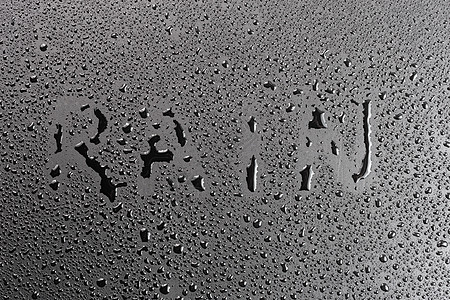水滴带字素材带水滴的哑光黑色疏水哑光表面上手写的“雨”字背景