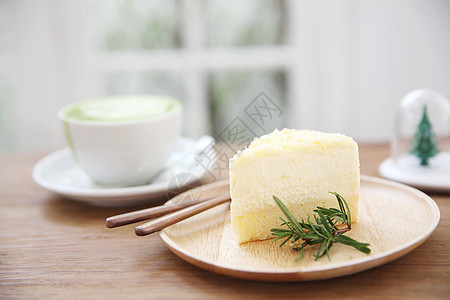 木本底的芝士蛋糕日本式食物蛋糕奶油甜点奶制品馅饼绿茶美食白色面包图片