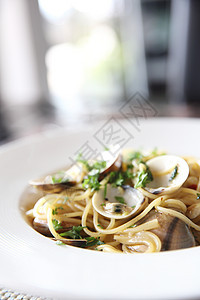 意大利面条 蛤和辣椒贝壳食物营养美食午餐贝类香菜烹饪盘子饮食图片