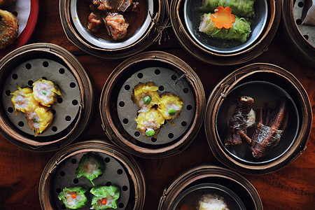 Dim sum 蒸汽在木篮子中国食品中排挤水饺饮茶篮子美食小吃烹饪早餐饺子点心餐厅图片