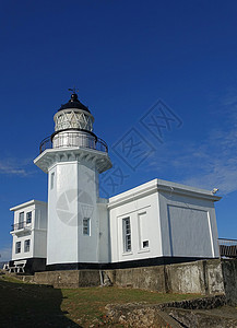 旧灯塔 俯视高雄港历史性栏杆蓝色白色阳台岩石建筑学阳光叶片天空图片