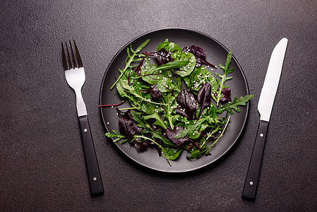 健康食品 沙拉混合与青菜 菠菜 牛血 甜菜叶和微绿水果芝麻混合食物美食菜单水芹蔬菜午餐背景图片