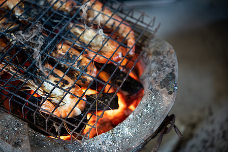 市场上的灰虾干淡水大虾火焰街道海鲜派对食物烹饪饮食海洋烧烤餐厅图片