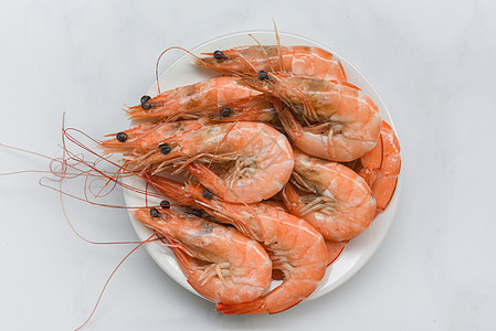 白盘上的新虾     烹饪海鲜虾虾图片