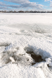 乌克兰基辅的冷冻Dnieper河 冬季天气季节冻结裂缝水晶玻璃气候冰川宏观图片