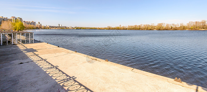 Dnieper河上的喷气图片