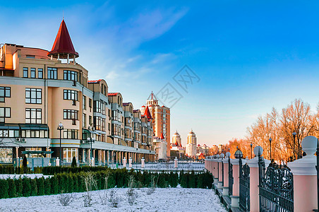 乌克兰基辅的观点房屋季节家园阳光建筑学植物城市窗户街道景观图片