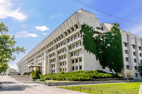 基辅大学知识校园教育花园建筑遗产学习晴天草地绿色图片