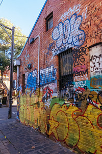 菲茨罗伊澳大利亚墨尔本街头艺术签名文化涂鸦破坏者街道胡同旅游窗户建筑标签图片
