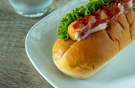 火腿香肠三明治美食小吃叶子熏制熟食面包烹饪香肠猪肉午餐图片