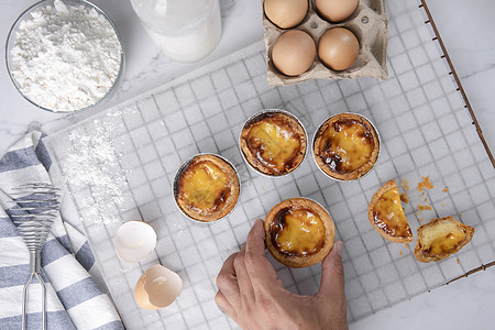 鸡蛋薄饼 传统的葡萄牙甜点 面食面包圆圈烹饪蛋糕盘子美食早餐糕点黄油食物图片