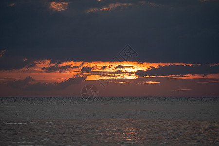 黄昏的黎明在海面 安达曼岛美丽的天空中蓝色日落海景假期海洋游客海滩橙子热带海岸图片