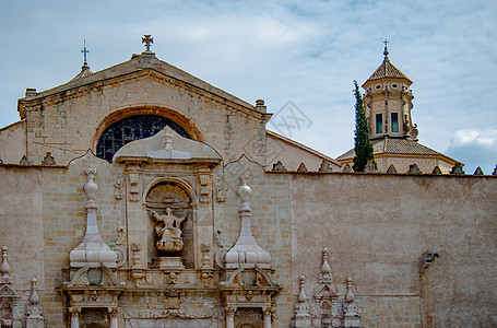 西班牙加泰罗尼亚地区或的Cistercian修道院旅行遗产宗教世界教会建筑大教堂建筑学葡萄园石头图片