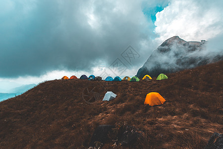 山区旅游帐篷露营生长情况假期橙子旅行天空荒野场景日落睡眠图片