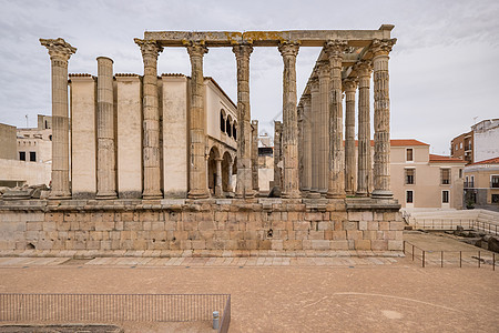 西班牙埃斯特雷马杜拉市梅里达Corbos宫上建起的著名纪念碑Diana寺庙景象旅游城市旅行历史性景点银道石头历史建筑寺庙图片