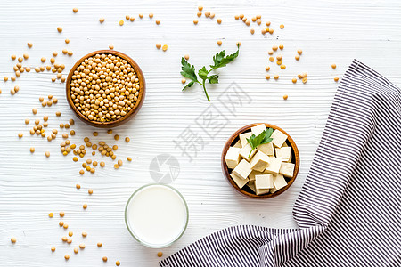 白桌顶视图 白桌端有豆子的豆类大豆非乳奶营养饮食黄豆立方体种子牛奶蔬菜食物图片